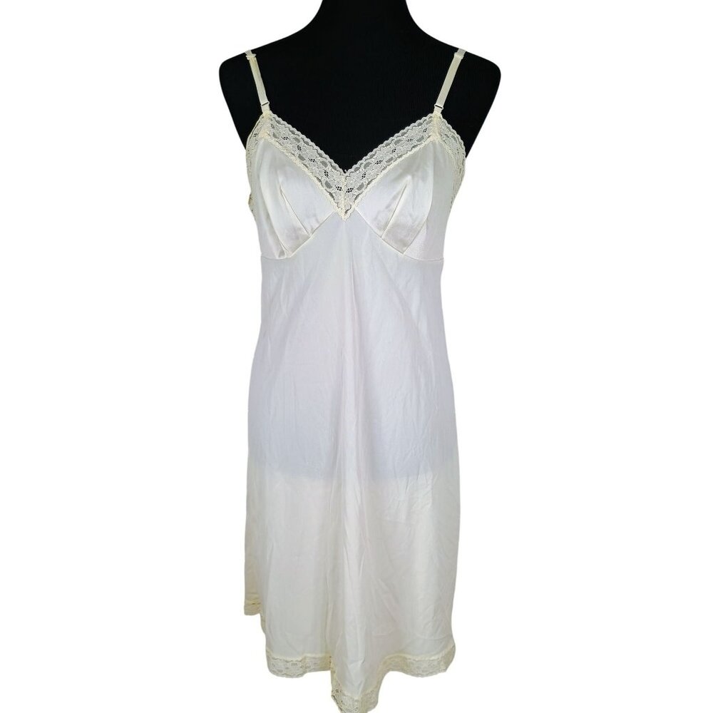 Vanity Fair Vintage Cream Lace Trim Full Slip Nylon Lingerie Size 36 Metric 42